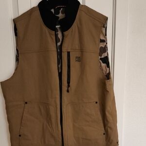 Men's Tan Vest with Camouflage Accents Can Be Worn Two Ways